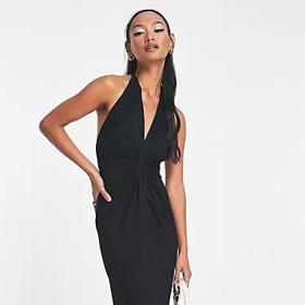 Černé společenské šaty od značky Asos Design vypadají také skvěle a to za zlomek ceny. Asos.com, 625 Kč