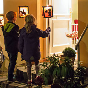 Ve 14. století si v Čechách přilepšovali koledou nejen chudí studenti, ale také kati. Postupem času tento zvyk vymizel. V Německu se ale dodržuje i nadále.