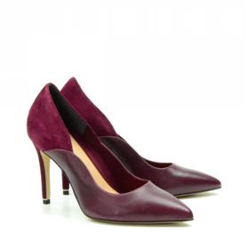 I vy si můžete vykračovat jako královna ve vínových lodičkách od Tamaris za 1898 Kč.