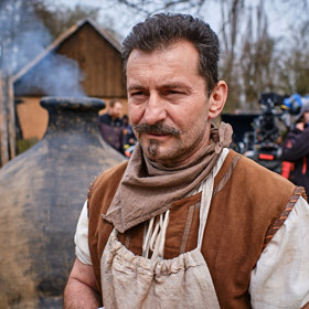 Ondřej Vetchý si v pohádce Tajemství staré bambitky 2 zahrál hrnčíře Jana, který je ve skutečnosti i loupežníkem Karabou.