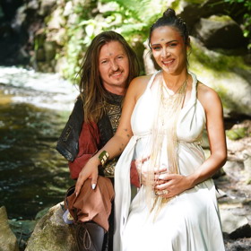 Během druhého těhotenství natáčela Eva společně s Přemkem Forejtem videoklip Žena z oceli.