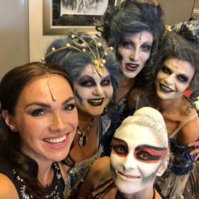 Muzikál Drákula dodnes uvádí Hudební divadlo Karlín.