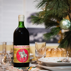 Víno či sekt na sváteční tabuli nesmí chybět, třeba tohle červené Svatováclavské.