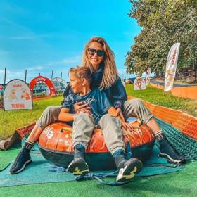 Přestože je sportovně velmi nadaný - chodil na plavání, judo, lyžuje, bruslí, občas si s tatínkem zahraje tenis, ale momentálně ho nejvíce baví fotbal. 