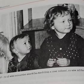 S dvouletým bratrem Kryštofem na Vánoce roku 1967.