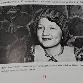 Zpěvačka Bára Basiková zvěřejnila své archivní fotografie z dětství ve své knize vzpomínek. 