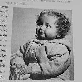 Co myslíte, poznali byste Báru Basikovou jako malou holčičku?