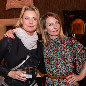 Marika Procházková s kolegyní Annou Polívkovou, která si křest nového kalendáře rovněž nenechala ujít.