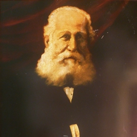 Palác Regaleira měl mnoho majitelů. V roce 1892 jej od vikomtky D. Ermelindy Monteiro de Almeidy koupil bohatý obchodník a entomolog António Augusto Carvalho Monteiro.