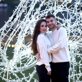 Natálka Grossová podle všeho skutečně randí s influencerem Adamem Kajumim.