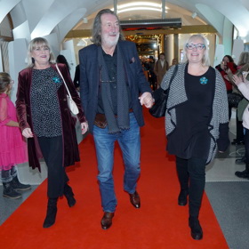 Bolek Polívka přišel do kina ruku v ruce se Zuzanou Slavíkovou (vpravo) a bývalou manželkou Chantal Poullain.