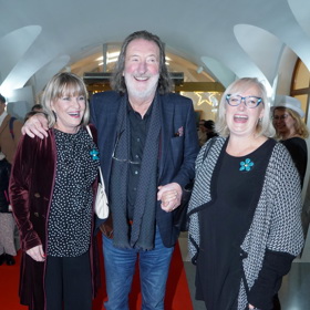 Všichni tři vypadali, že se skvěle baví.