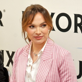 Kniha, kterou Kamila Nývltová vydala, se jmenuje Na plech s Kamilou.