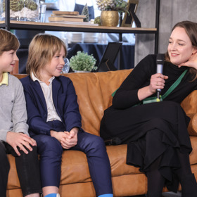 V seriálu si zahrála také Denisa Barešová.