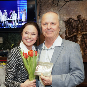 S manželem, houslovým virtuózem Václavem Hudečkem, otce hledala dlouhé roky.