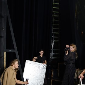 Fotografie vznikaly v zákulisí Národního divadla.