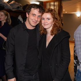 Herec Kryštof Bartoš je aktuálně zamilovaný do herečky Martiny Babišové. Seznámili se v kavárně a ve volném čase rádi hrají deskové hry.