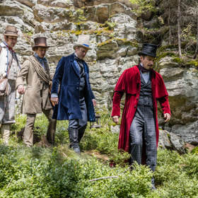 Hamižného Štěpána hraje Jakub Prachař. Jeho děda Ilja Prachař je neodmyslitelně spjatý s Krkonošskými pohádkami jako proradný Trauntenberk...