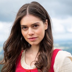 Leona Skleničková se díky pohádce Krakonošovo tajemství naučila běhat po horách v podpatcích.