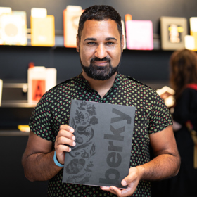 Pavel Berky vydal svou kuchařku. 