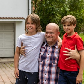 Dětští herci Viktor Sekanina a Theo Schaefer se objeví v druhé řadě populárního seriálu Kukačky. Z vánočního programu si oblíbili Anděla páně a Pelíšky.