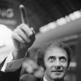 "Někdy je dobré mlčet."