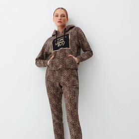 Leopardí potisk pro všechny dravé šelmy. Mohito, mikina 699 Kč, kalhoty 549 Kč