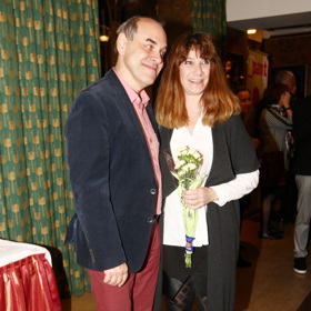 Recept na bramborový salát má herec od svého tatínka. Na snímku s manželkou Kateřinou.