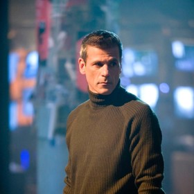 Rob Stewart se objevil až nezvykle uhlazený, bez culíku a v roláku, v seriálu Painkiller Jane z roku 2007.