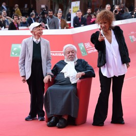 V roce 2015 se na festivalu v Římě setkala trojice z Fantozziho. Vlevo je Plinio Fernando (Mariangela), uprostřed Paolo Villaggio (Ugo Fantozzi) a Anna Mazzamauro (slečna Silvani).