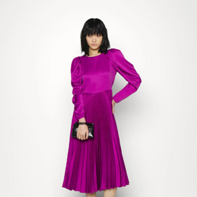 Zářivé šaty, které budou slušet všem. Closet, 1 832Kč