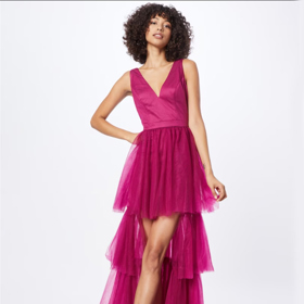 Netradičně střižené šaty, které využijete na jakoukoli společenskou akci. Chi Chi London, 2 729Kč