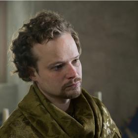 ...ale jeho mladší bratr Karel (Kryštof Hádek) se s tím nechce smířit.