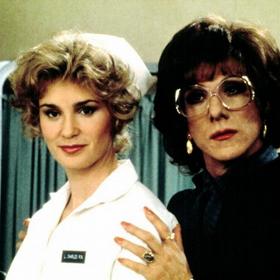 Dustin Hoffman si musel denně holit obličej, nohy, paže, hřbety rukou i vnější strany prstů.