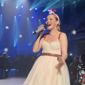 Předvánoční atmosféru si Vendula Pizingerová užila jako každý rok na koncertu Moniky Absolonové.