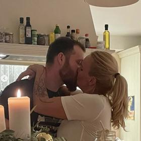 Vendula Pizingerová tentokrát píše ve své rubrice Máma na přechodu o Štědrém večeru, jeleních řízcích i svých dietních plánech.