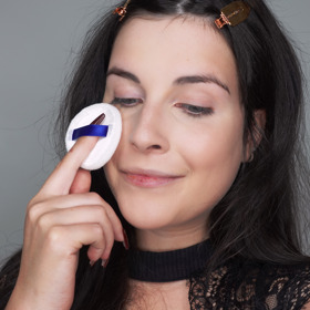 Korektor a make-up nezapomeňte zafixovat pudrem. Tento opět pochází z řady Match Perfection, je transparentní, a proto není na pleti vůbec vidět.