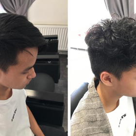 Tuto krásnou proměnu má na starost vlasová stylistka Karolína Čtvrtečková.