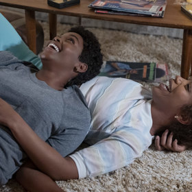 Název filmu odkazuje na píseň I wanna dance with somebody. Skladba z roku 1987 pojednává o dívce hledající toho pravého...