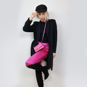 Takto vypadal celý outfit od čepice až po boty. 