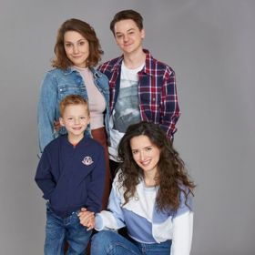 Přestože jim na této fotce tváře prozářily úsměvy, ve skutečnosti mezi nimi panuje dusno. Skyler totiž touží po tom, aby se František vrátil k ní a Chrisovi. Bára už začíná něco tušit...