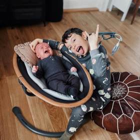 Sestřička Rosalie se o Tadeáška umí postarat.