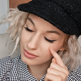 Když se vám podaří umělé řasy správně nalepit, nebudou skoro vidět. 