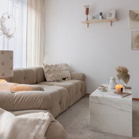 Bydlení designérky Lucie Volfové je plné světlých odstínů a přírodních materiálů.