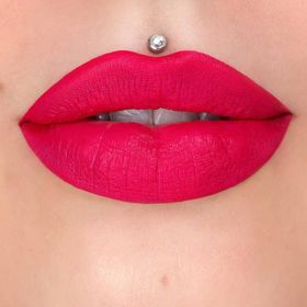 Malinově růžová rtěnka značky Jeffree Star, 499 Kč