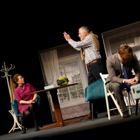 Divadlo Lucie Bílé s nimi uvádí francouzskou komedii Mlčeti zlato.