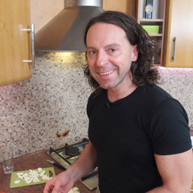 Právě spisovatel Richard Sacher svým nevhodným a vulgárním chováním zcela narušil kontinuitu pořadu.