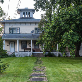 Amelia Bloomer byla nenápadná učitelka z venkova. Když se přestěhovala do Seneca Falls, propadla feminismu.