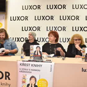 Sama Hanka Křížková naopak Lifee.cz přiznala, že se několikrát hubnout pokoušela, a to včetně metod, které by se daly označit za bizarní.