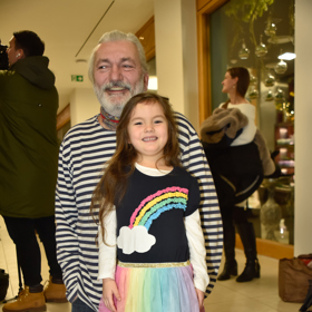 Daniel Hůlka s dcerou, která po jeho vzoru ráda zpívá a tancuje.